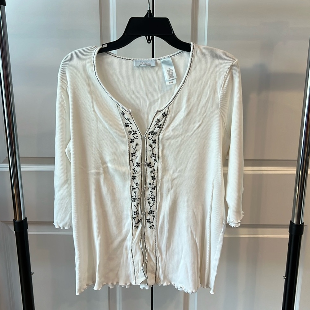 JH Collectibles Woman Embellished 3/4 Sleeve Light Sweater NWOT